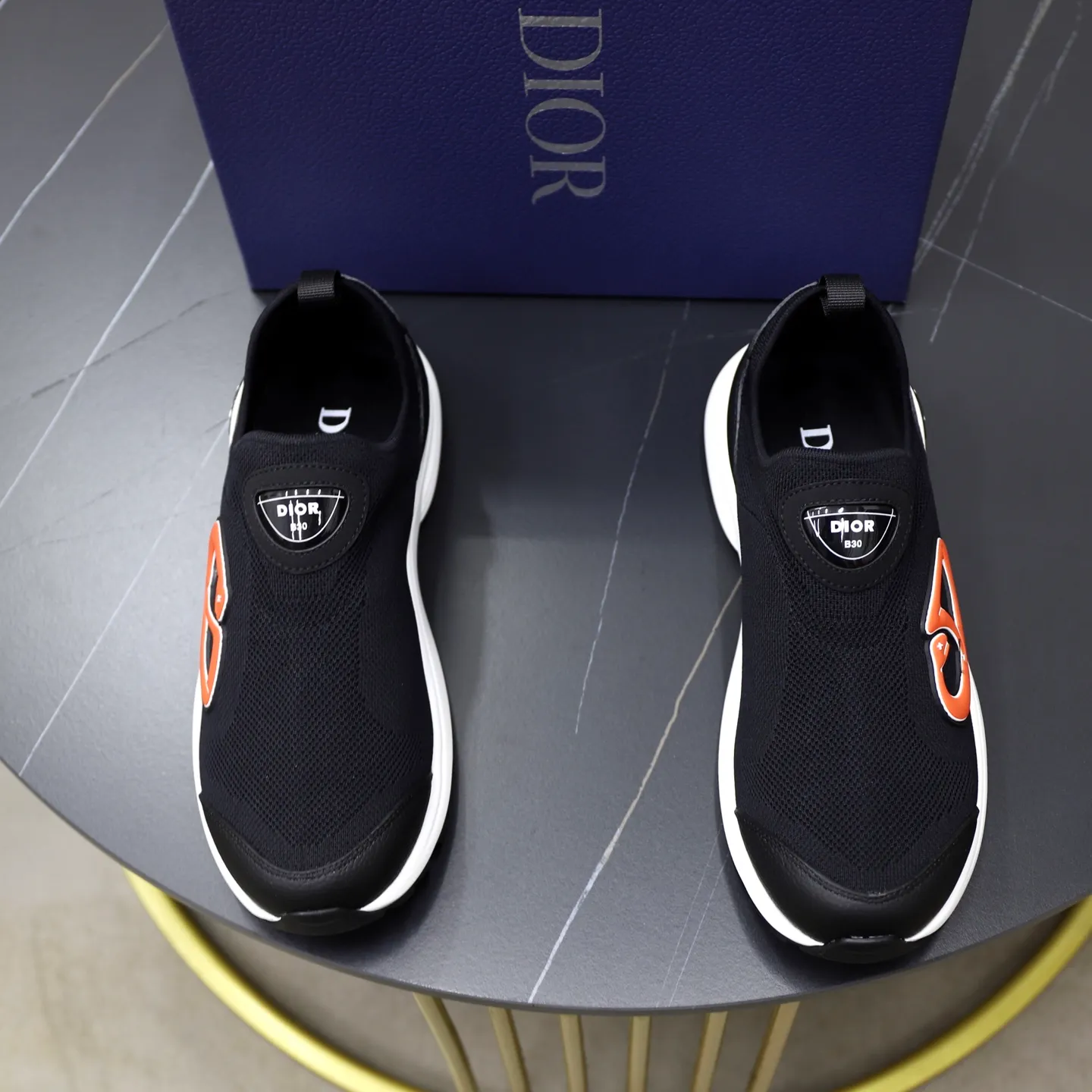 Ex-factory price: 520💰Dior B30’s latest hot model is shipped, the original version is made 1:1 ▪️ Fabric: Original customized fly woven ▪️ Lining: Imported breathable mesh ▪️ Sole: Original molded non-slip outsole ▪️ Size: 38-45 (45 is custom-made and cannot be returned)